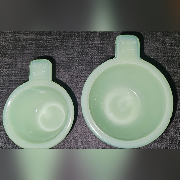 Vintage Jadeite Measuring Cups 1/2 And 1/4 - Picture 3 of 9